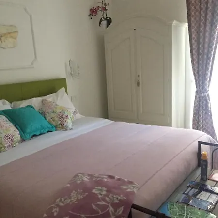 Sorrento Penthouse Bed and breakfast 3*