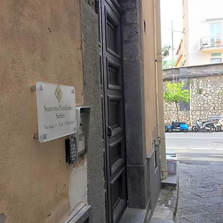Alojamento de Acomodação e Pequeno-almoço Sorrento Penthouse 4*